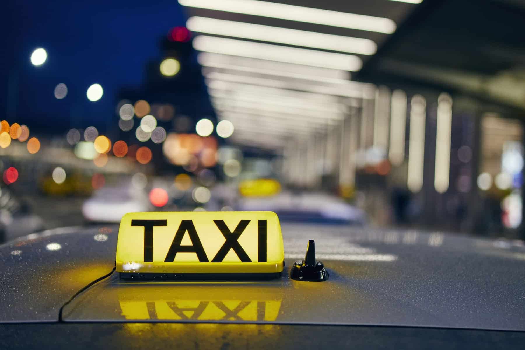 05-Taxi-Schiphol-De-Ultieme-Gids-voor-Schiphol-Taxidiensten-Alles-Wat-U-Moet-Weten