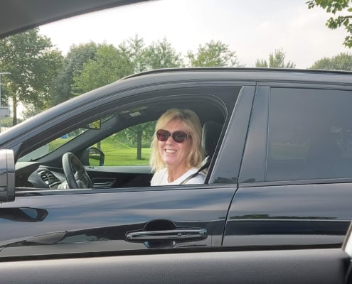 Yvonne Blancke in de taxi Yvonne-Blancke- in-de-taxi